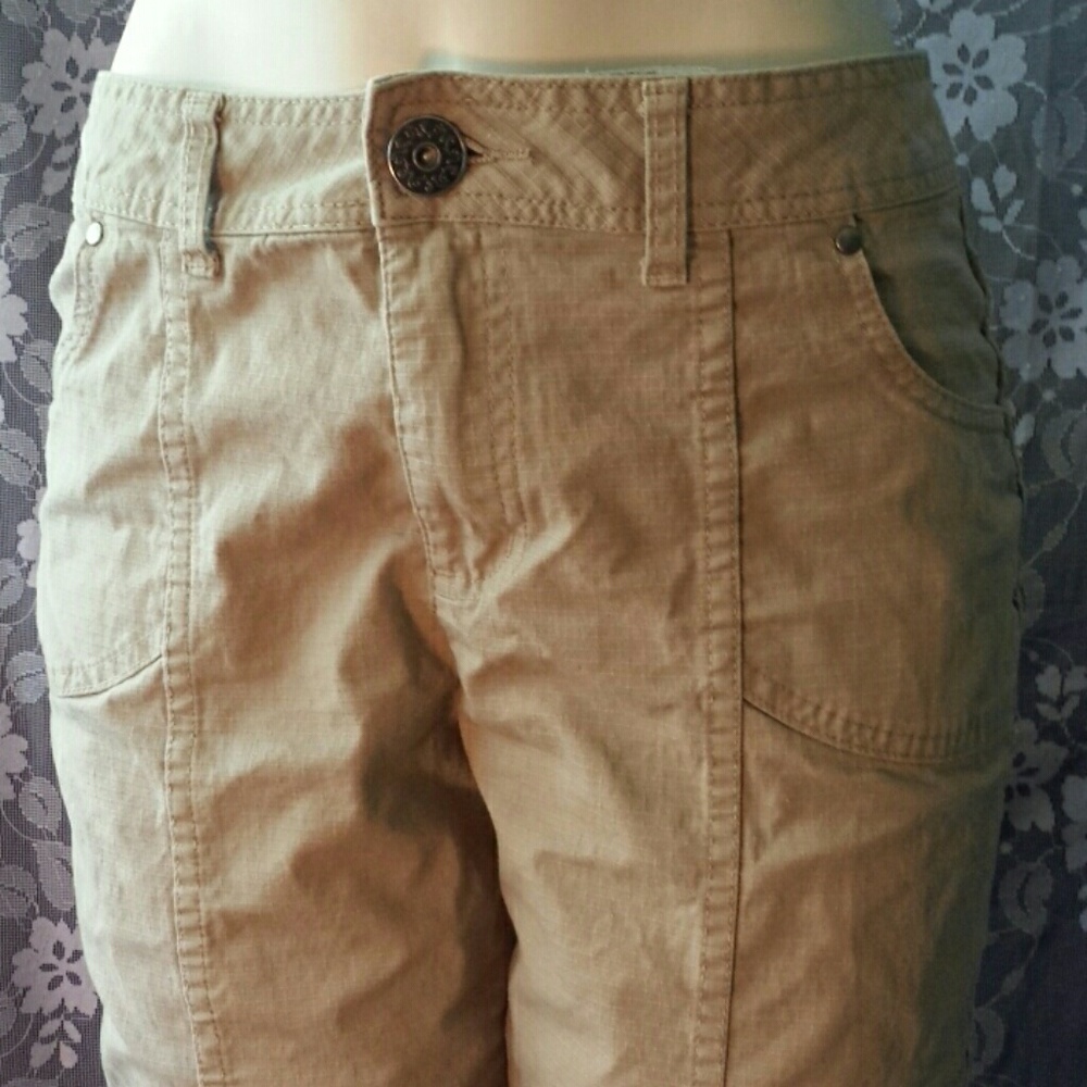 Nice roll cuff capri pants